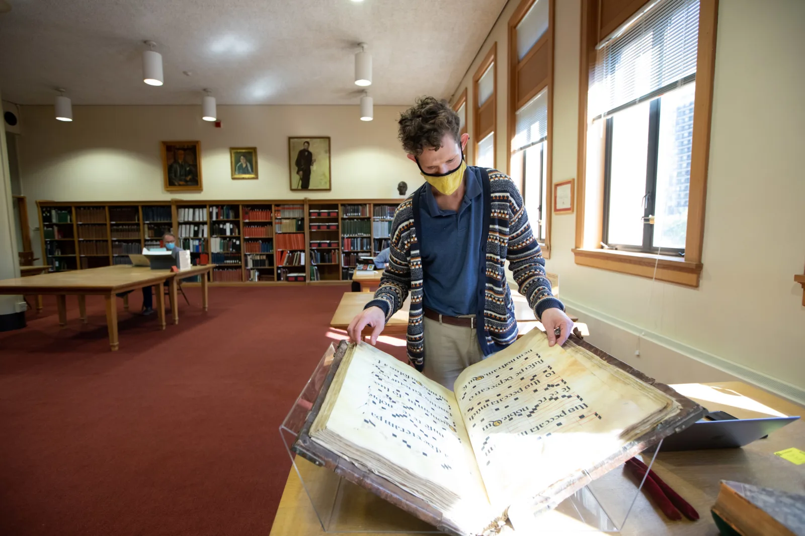 2021-22 Long-Term Fellow Aaron Hyman studies an 18th-century choirbook from the Newberry collection.